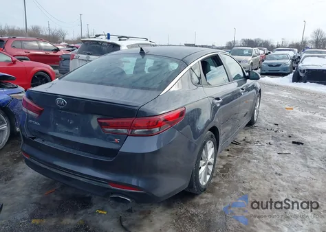 2018 Kia Optima S z USA, uszkodzony, nr VIN 5XXGT4L31JG239608